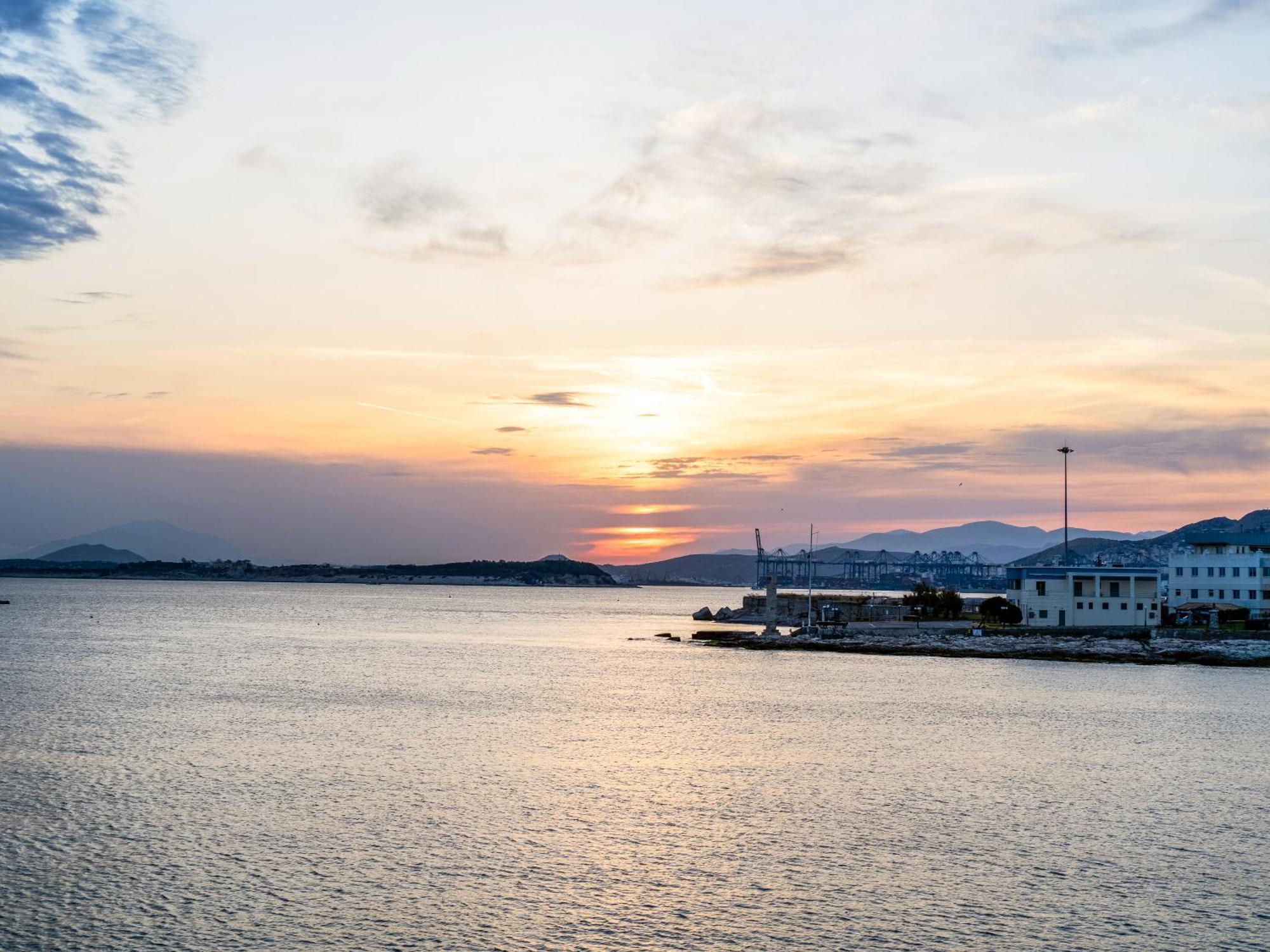 Sanders Port Piraeus Exterior photo